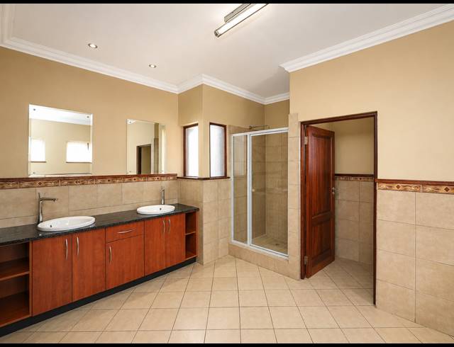 4 BEDROOM HOUSE FOR SALE IN MIDSTREAM ESTATE